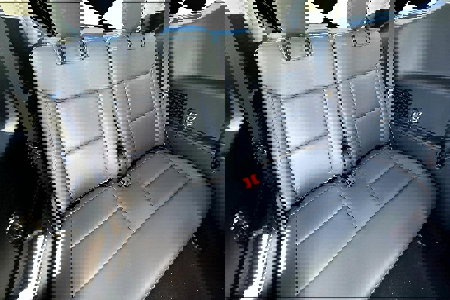 New 2025 Ford Explorer Active w/ Active Comfort Package image 24