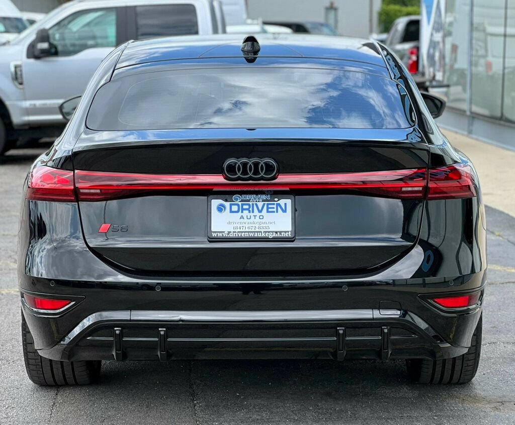 Used 2025 Audi S6 e-tron Prestige w/ 21" Black Optic Package AWD/4WD image 4