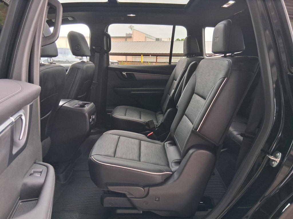 Used 2025 Buick Enclave Sport Touring w/ Power Package FWD image 22