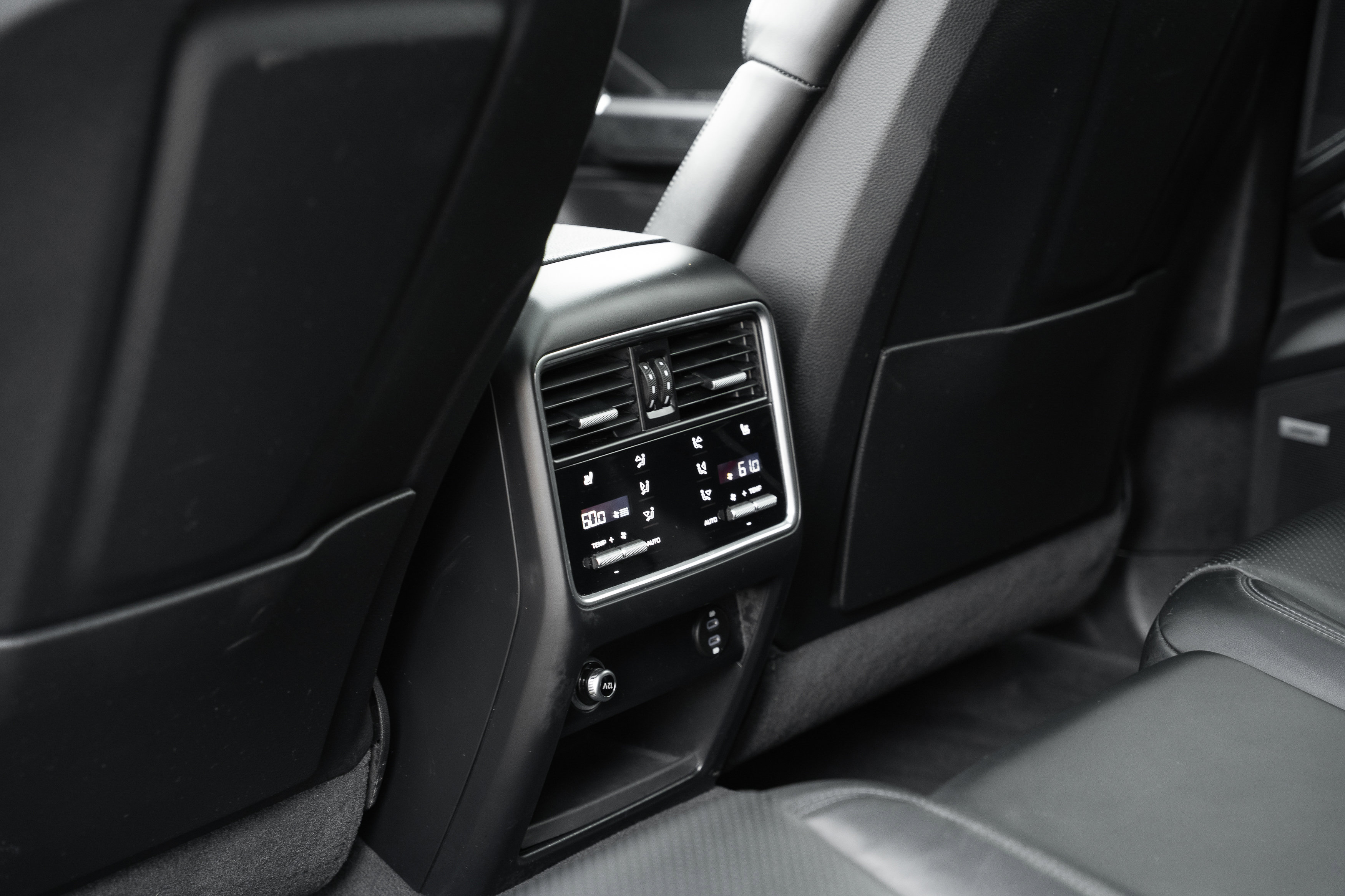 Used 2021 Porsche Cayenne Coupe image 28