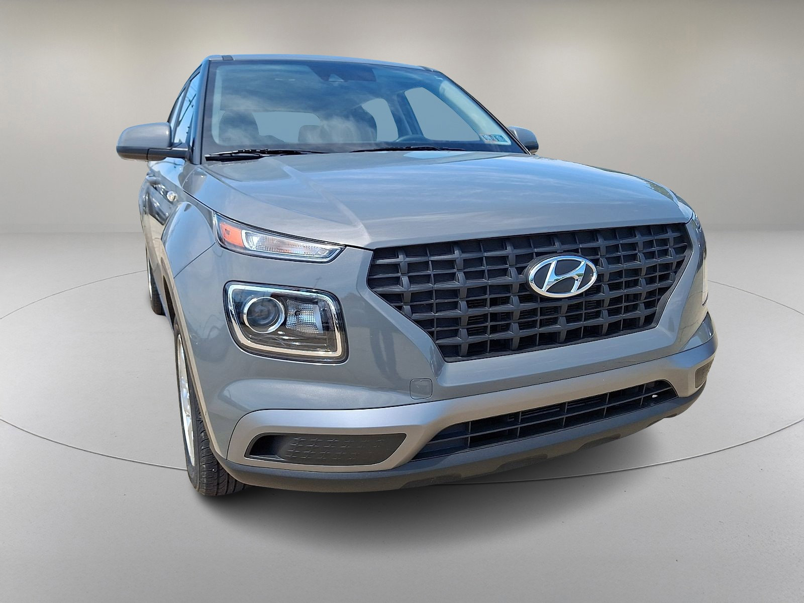 Certified 2022 Hyundai Venue SE FWD image 2