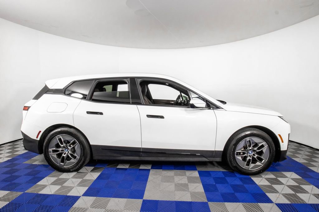 Used 2022 BMW iX xDrive50 w/ Premium Package image 4