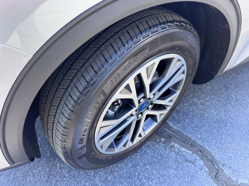 Used 2022 Ford Escape SEL image 14