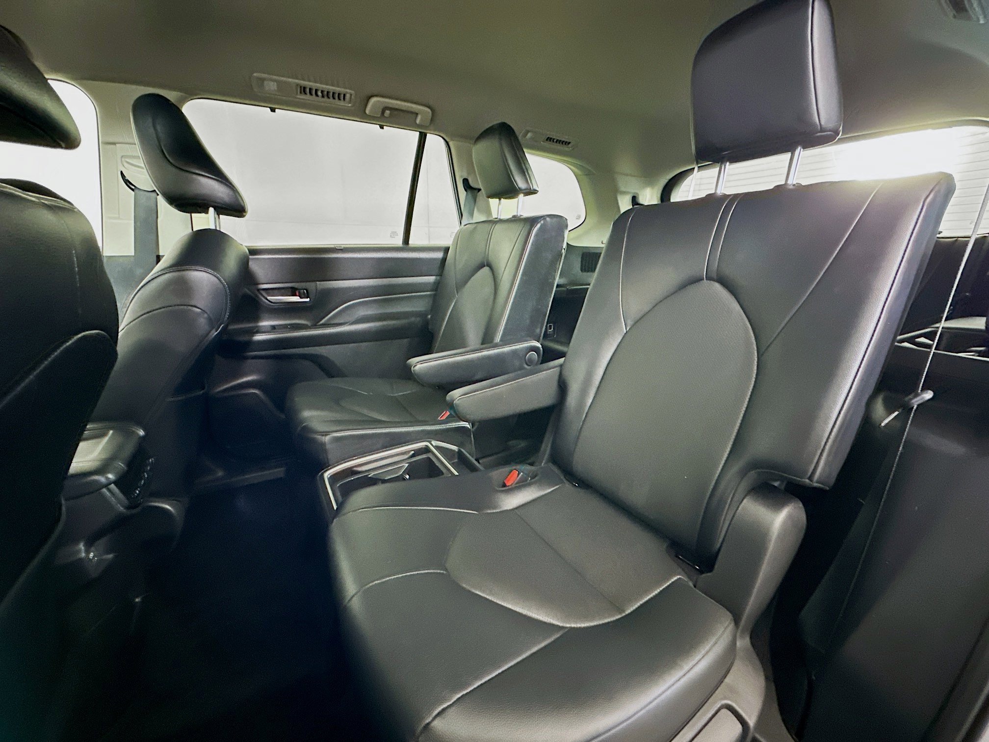 Used 2025 Toyota Grand Highlander AWD image 28