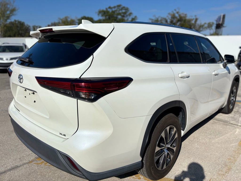Used 2020 Toyota Highlander XLE image 5