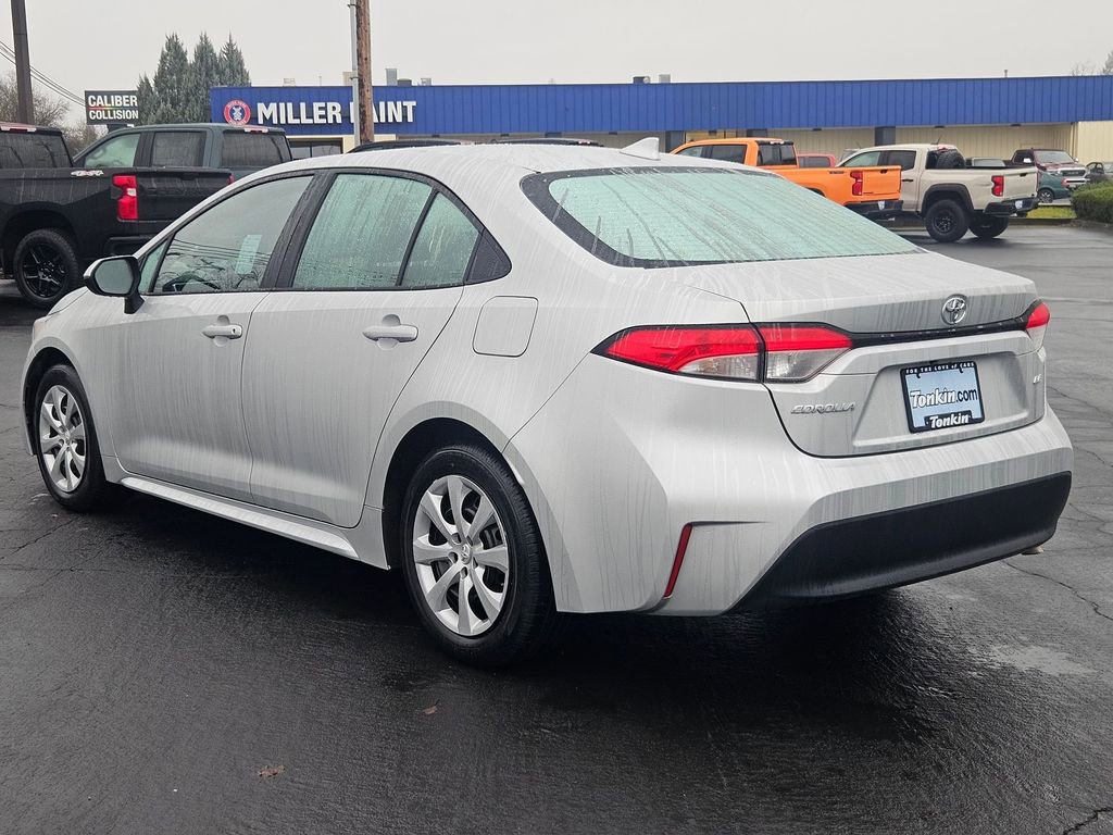 Used 2025 Toyota Corolla LE image 4