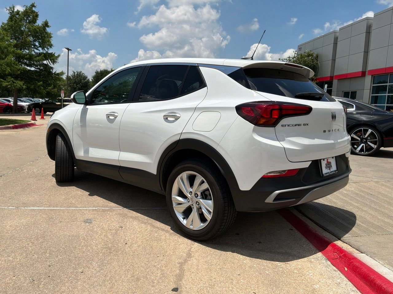 Used 2025 Buick Encore GX Preferred FWD image 8