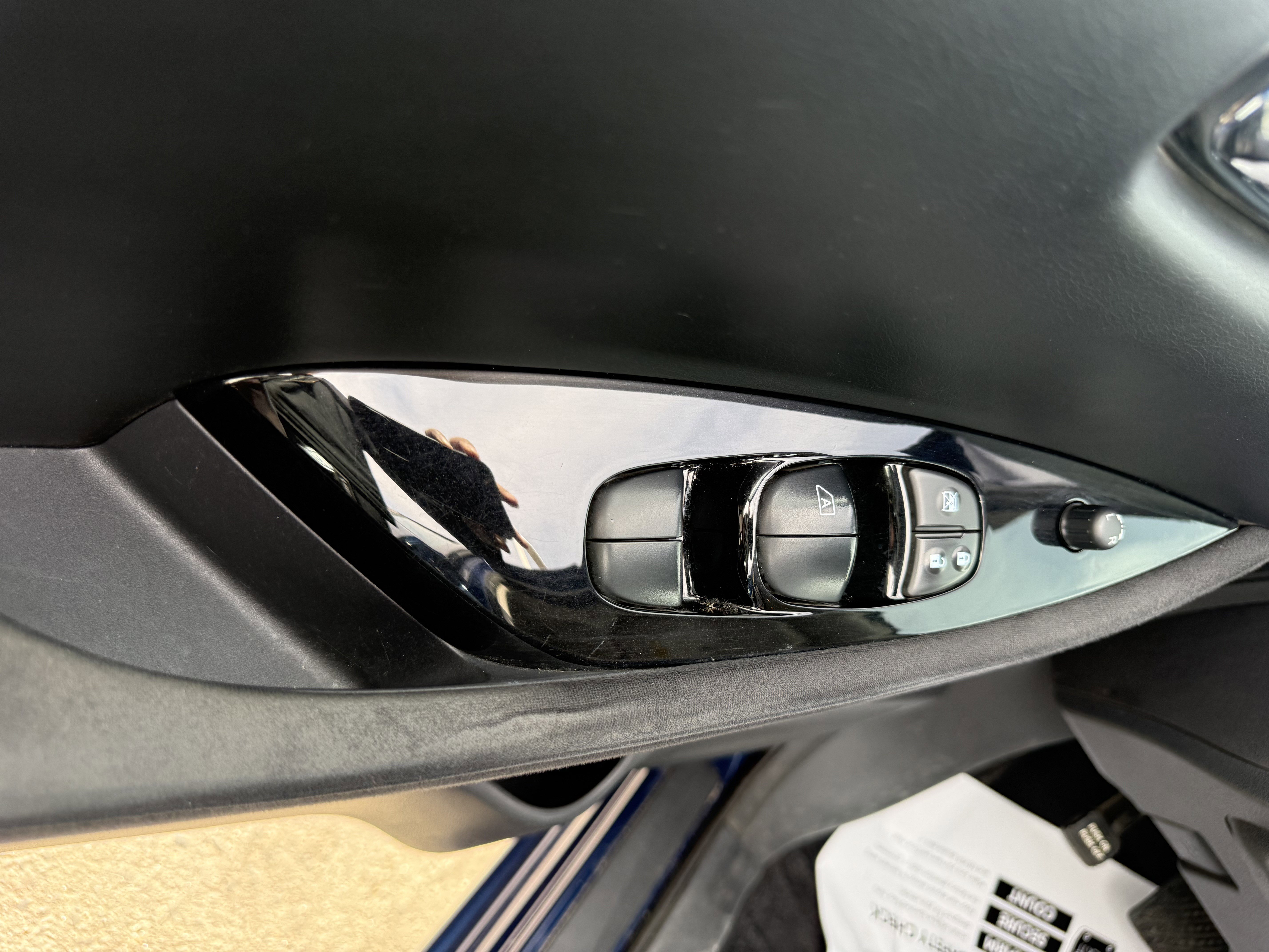 Used 2017 Nissan Leaf SV w/ Protection Package image 9