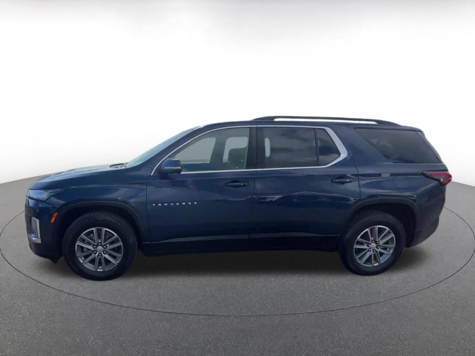 Used 2023 Chevrolet Traverse LT FWD image 8