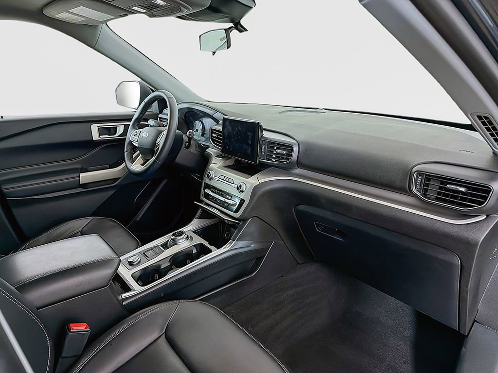 Used 2023 Ford Explorer XLT w/ Equipment Group 202A image 19