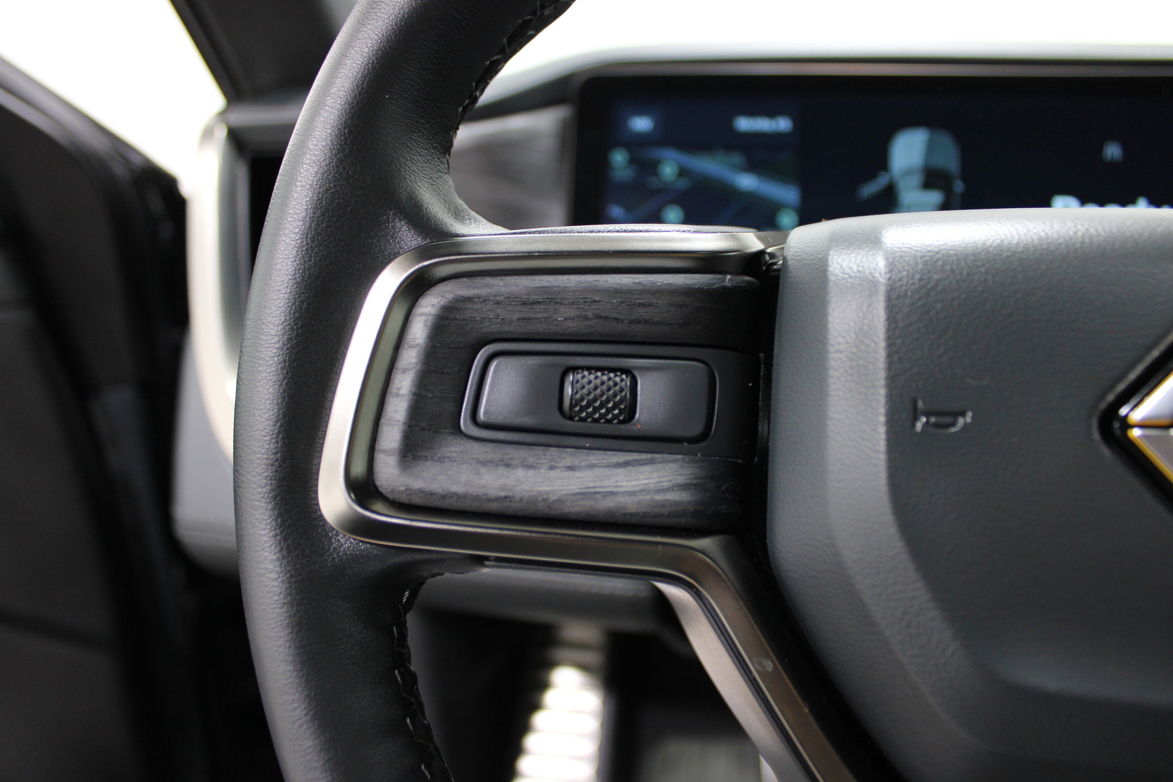 Used 2024 Rivian R1S Adventure image 10