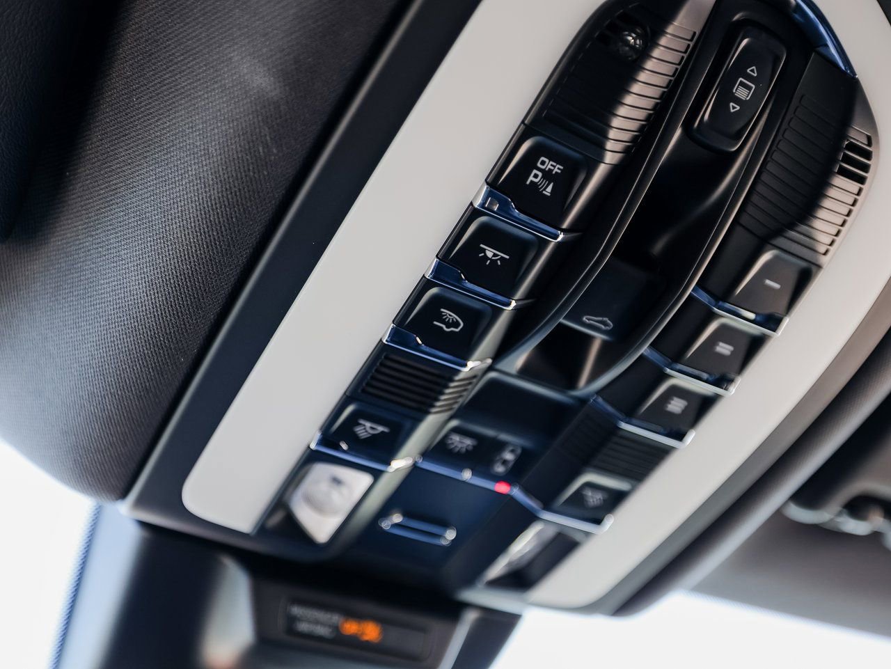 Certified 2025 Porsche Macan image 21