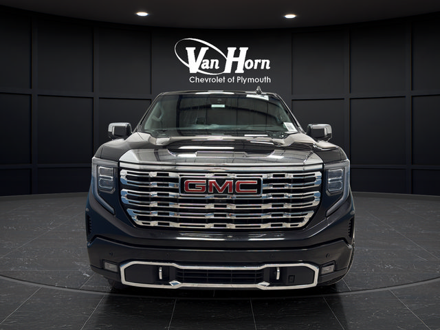 Used 2024 GMC Sierra 1500 Denali w/ Technology Package AWD/4WD image 2