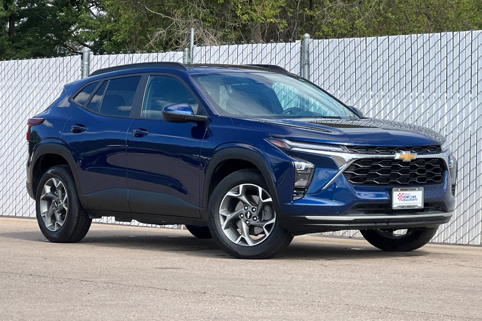Used 2024 Chevrolet Trax LT w/ LT Convenience Package FWD image 2