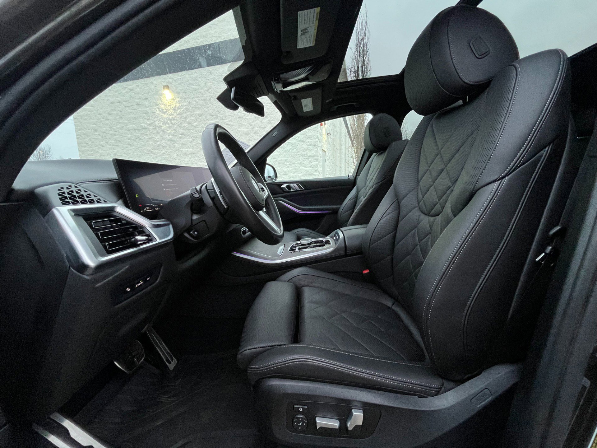 Used 2024 BMW X5 xDrive50e w/ M Sport Package AWD/4WD image 26