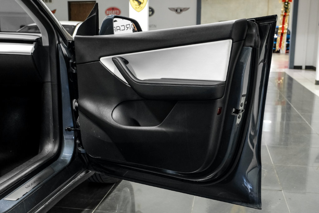 Used 2022 Tesla Model Y Long Range AWD/4WD image 40