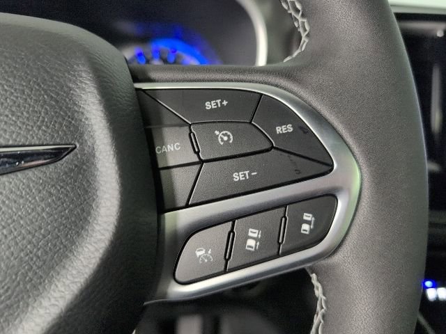 New 2026 Chrysler Pacifica Select FWD image 16