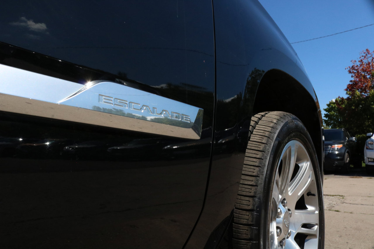 Used 2017 Cadillac Escalade Premium Luxury image 7