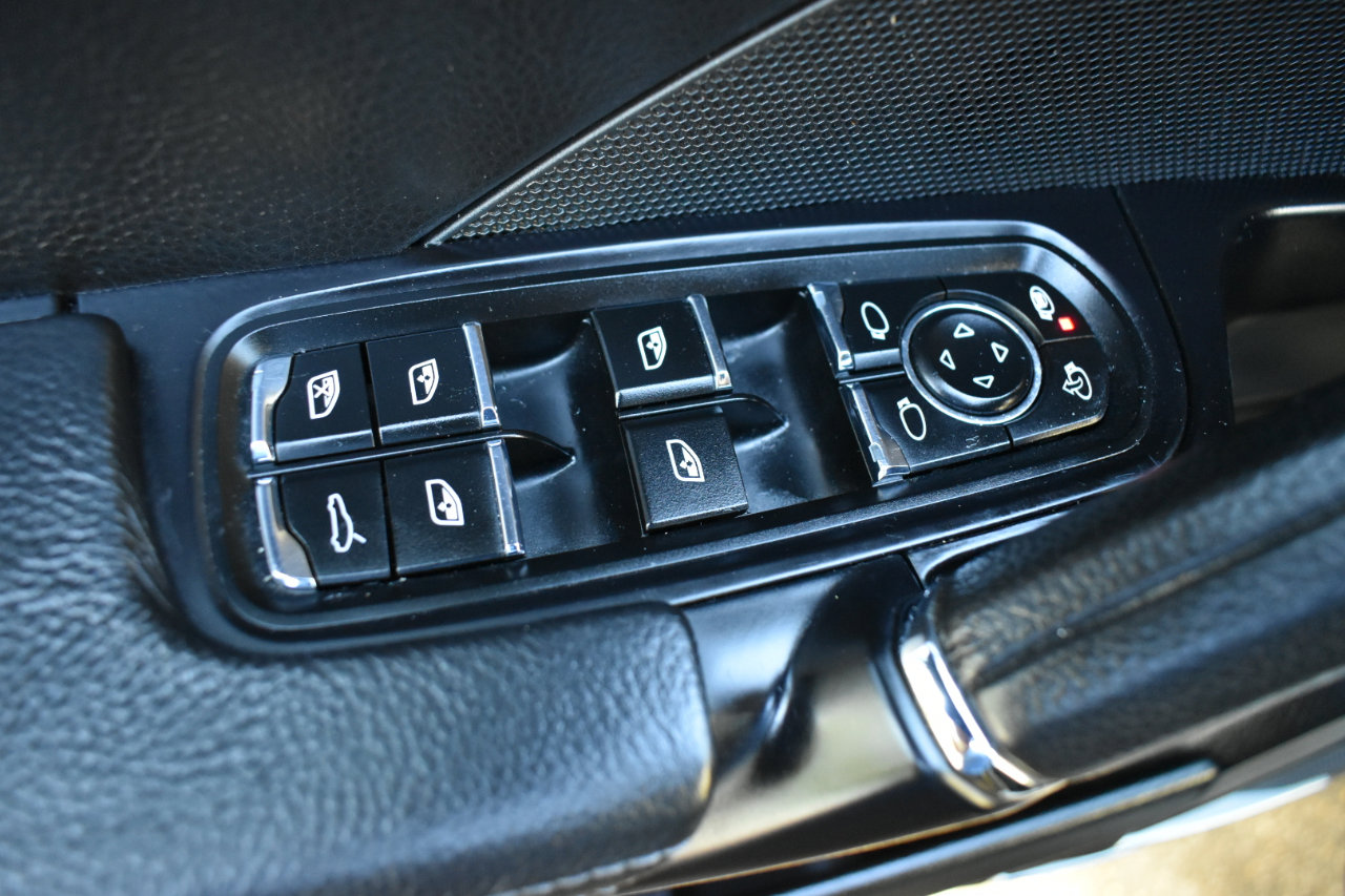 Used 2018 Porsche Cayenne Platinum Edition image 44