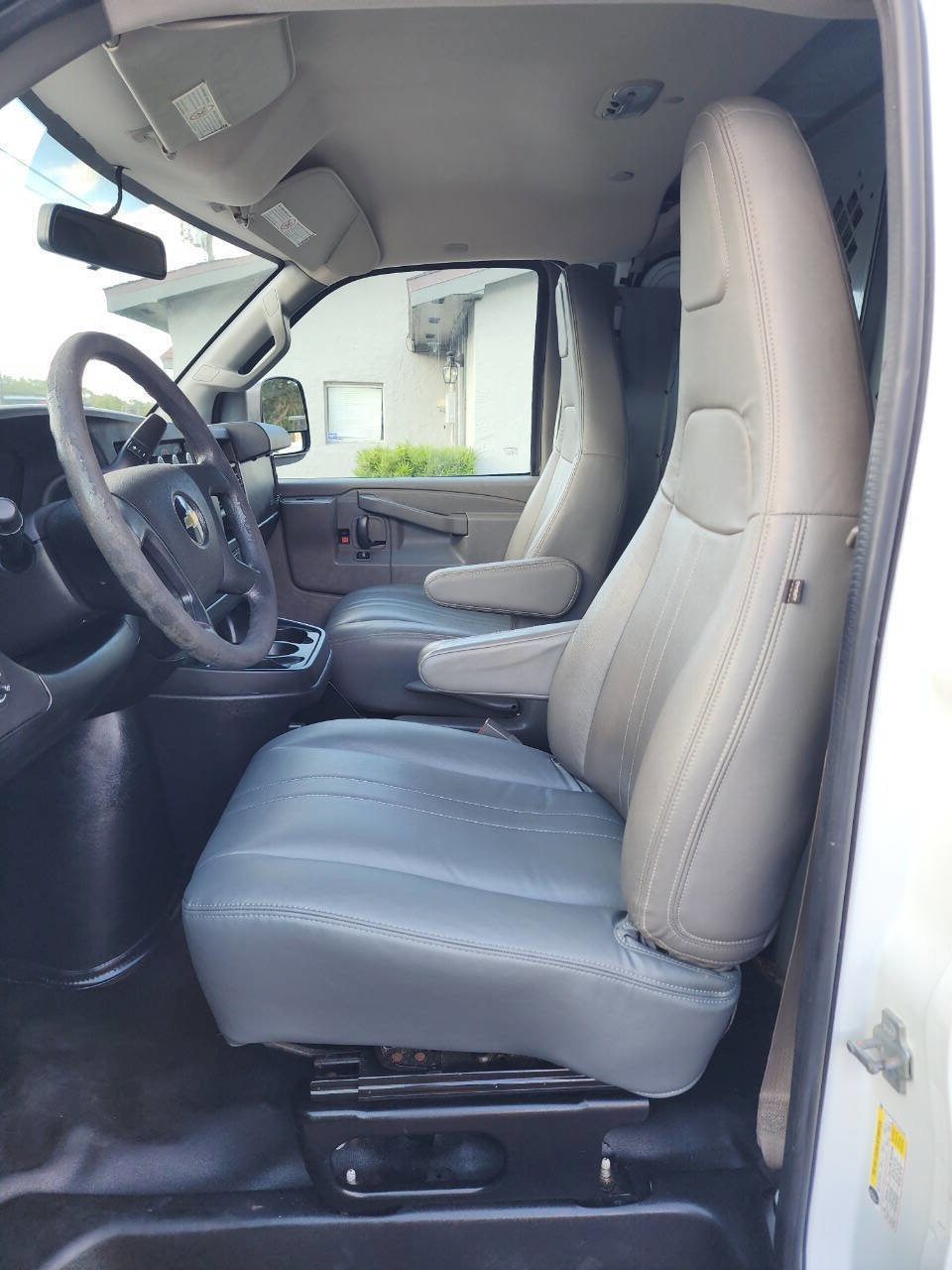 Used 2018 Chevrolet Express 2500 Extended image 17