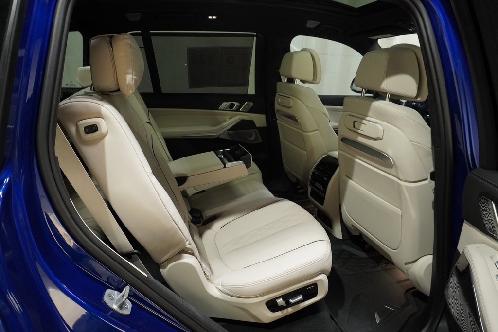 Used 2025 BMW X7 M60i image 16