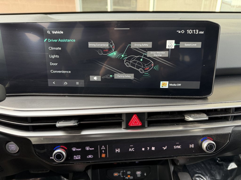 Used 2024 Kia Sorento S w/ Panoramic Sunroof Package image 24