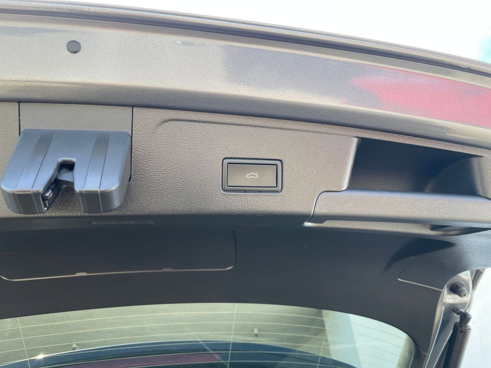 Used 2025 Volkswagen Atlas Cross Sport SE image 23