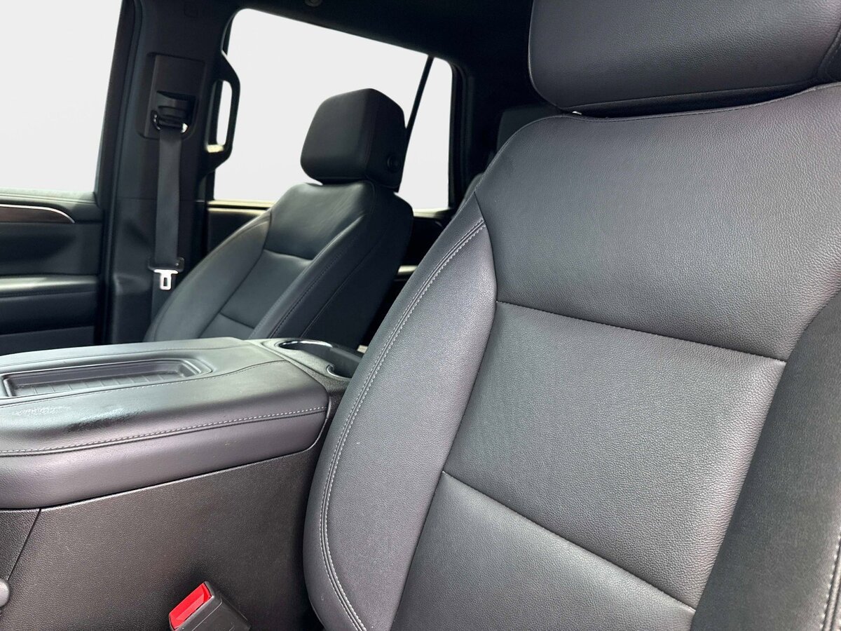 Used 2022 Chevrolet Tahoe Z71 w/ Luxury Package AWD/4WD image 21