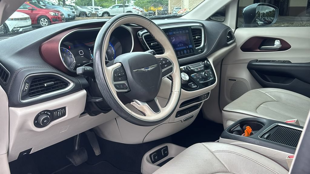 Used 2017 Chrysler Pacifica Limited FWD image 25