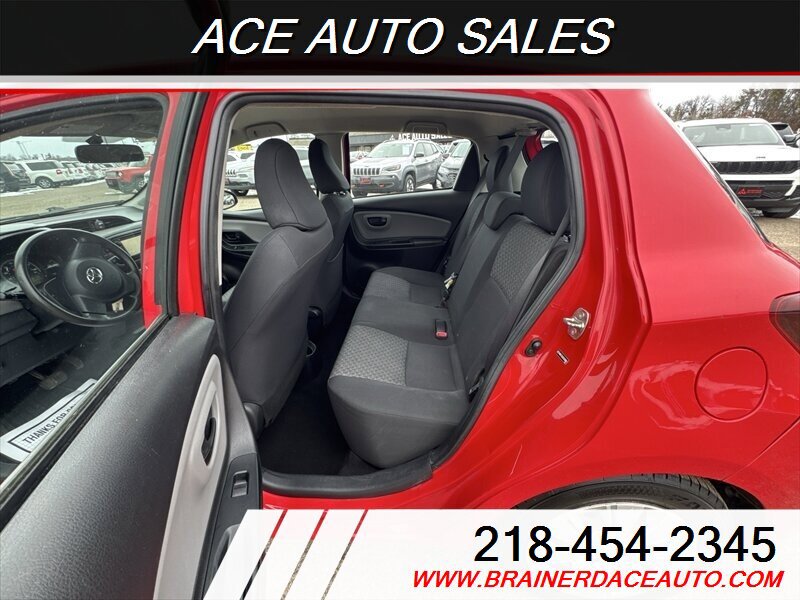 Used 2015 Toyota Yaris L image 13