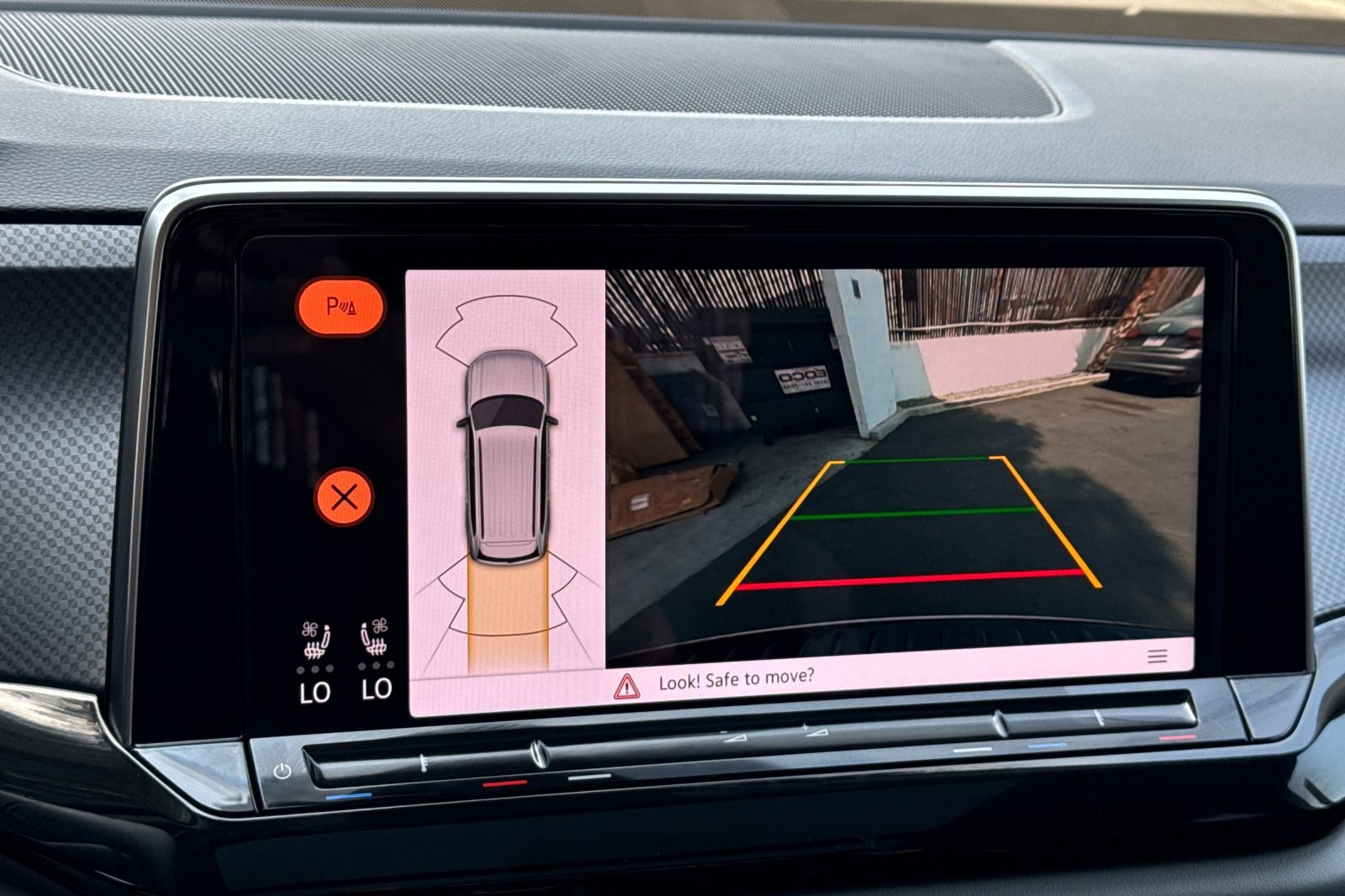 New 2025 Volkswagen Atlas Peak Edition SE image 18