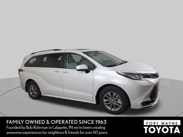 Used 2023 Toyota Sienna XLE AWD/4WD image 5