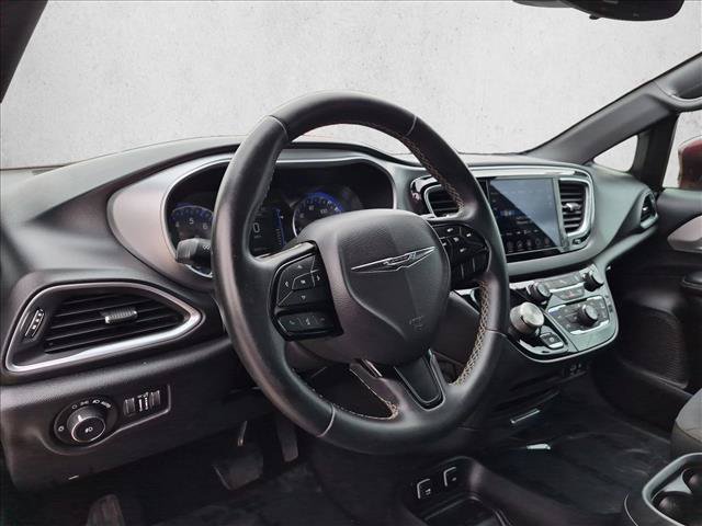 Used 2018 Chrysler Pacifica Touring Plus w/ S Appearance Package FWD image 10