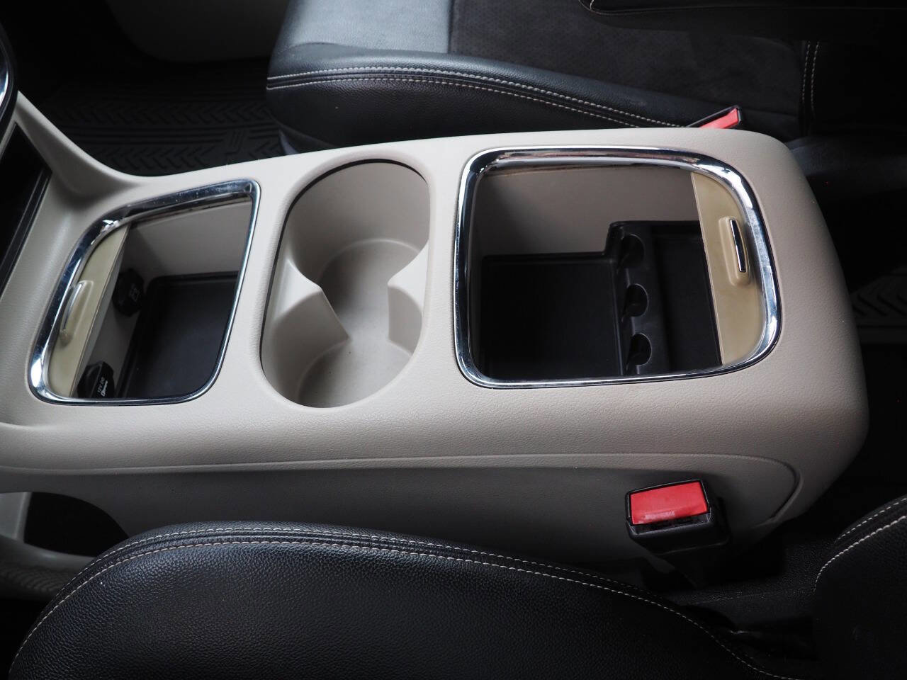 Used 2020 Dodge Grand Caravan SXT FWD image 22