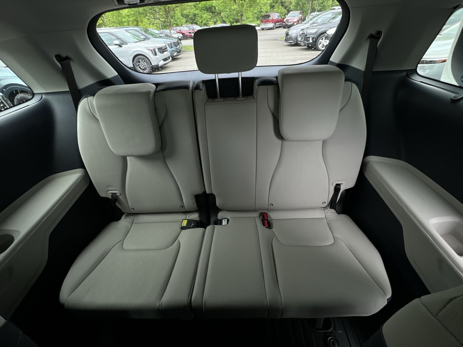 New 2026 Kia Carnival EX FWD image 42