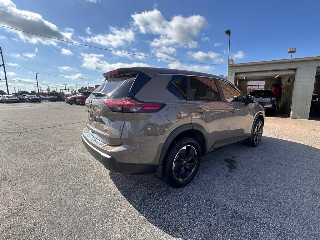 Certified 2024 Nissan Rogue SV FWD image 5