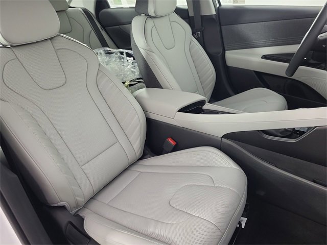 Certified 2025 Hyundai Elantra Limited image 25
