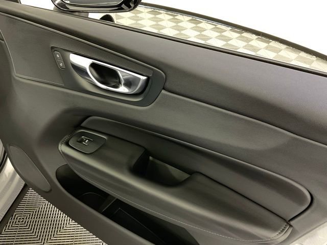 New 2025 Volvo XC60 B5 Core w/ Protection Package Premier image 34