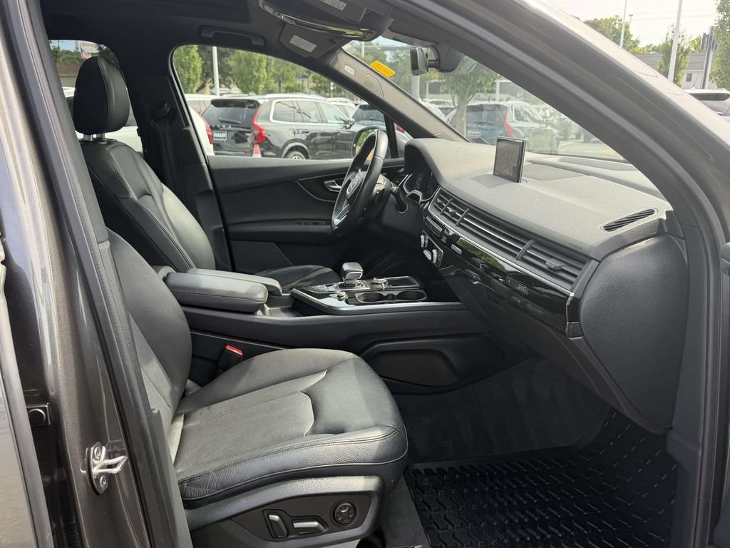 Used 2018 Audi Q7 3.0T Premium Plus w/ Premium Plus Package AWD/4WD image 12