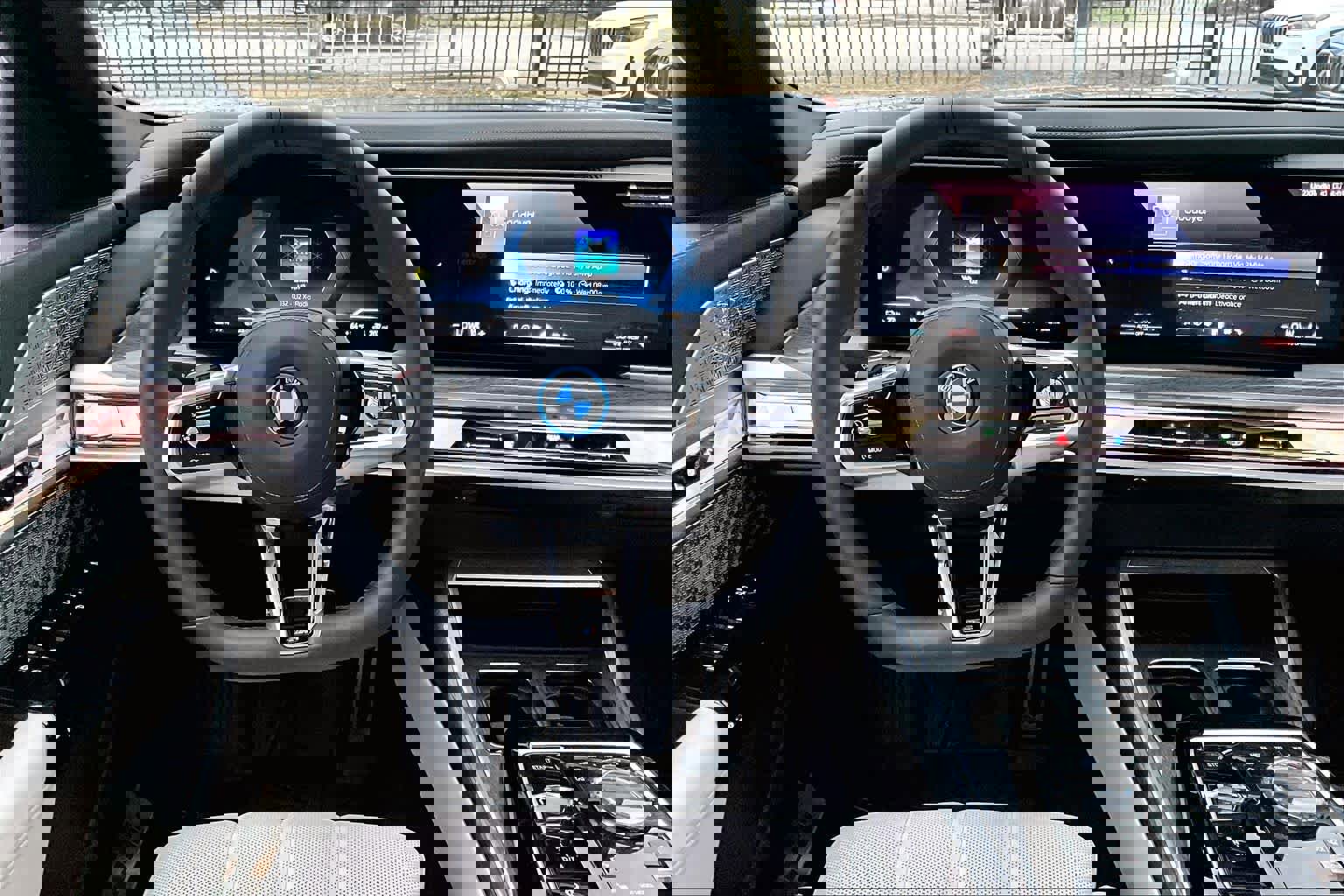 Used 2025 BMW i7 eDrive50 w/ M Sport Package image 5