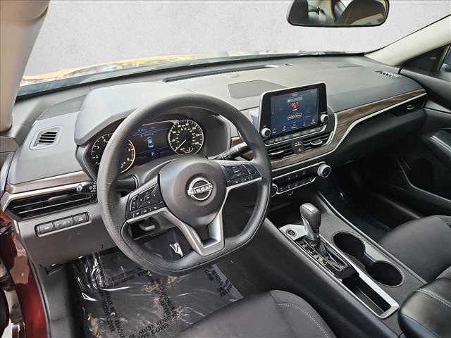 Used 2025 Nissan Altima 2.5 SV FWD image 10