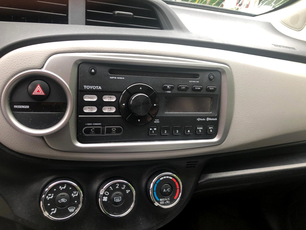 Used 2013 Toyota Yaris LE image 10