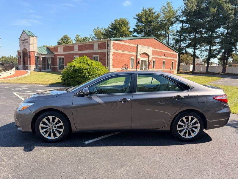 Used 2015 Toyota Camry XLE w/ Moonroof Package FWD image 9