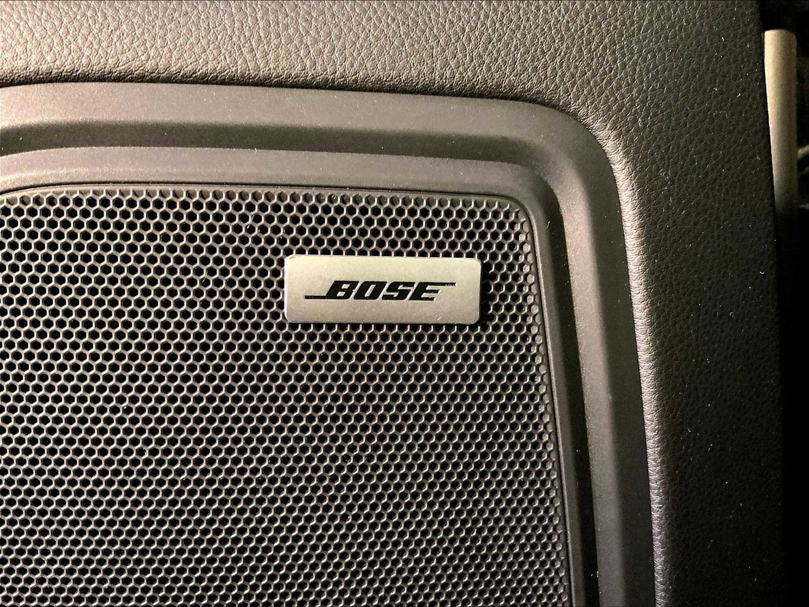 Certified 2018 Porsche Macan AWD/4WD image 38