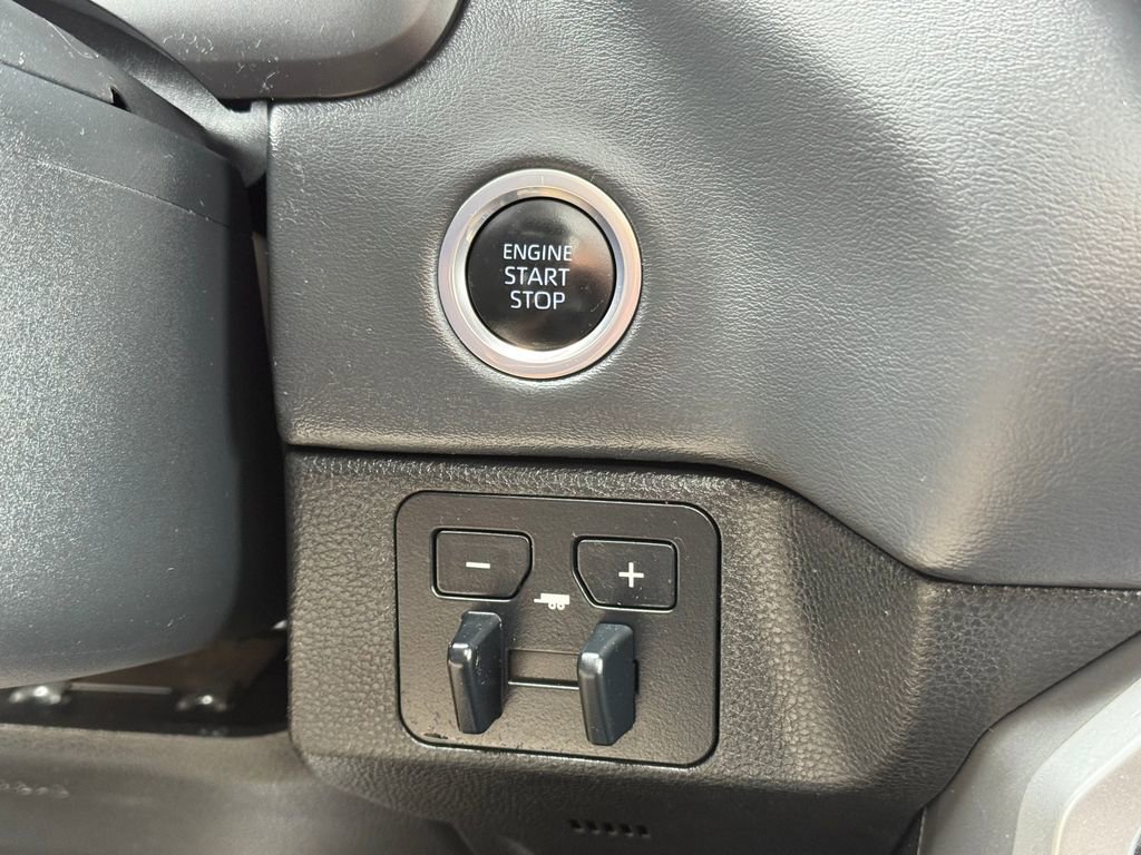 Used 2023 Toyota Tundra Platinum AWD/4WD image 26