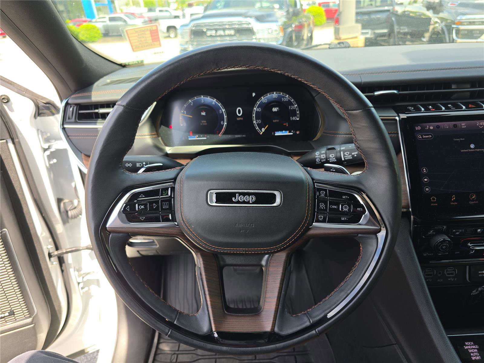 Used 2024 Jeep Grand Cherokee Summit AWD/4WD image 29