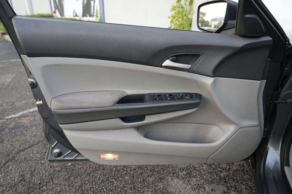Used 2010 Honda Accord LX-P image 21