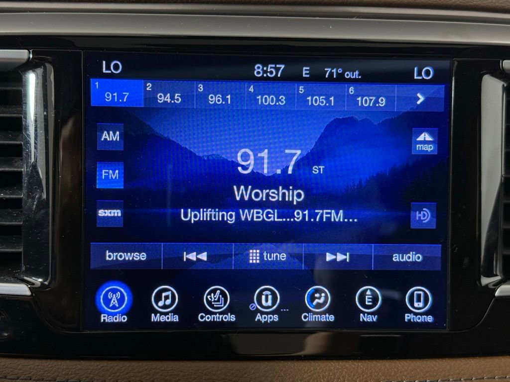 Used 2017 Chrysler Pacifica Limited w/ UConnect Theater Package FWD image 5