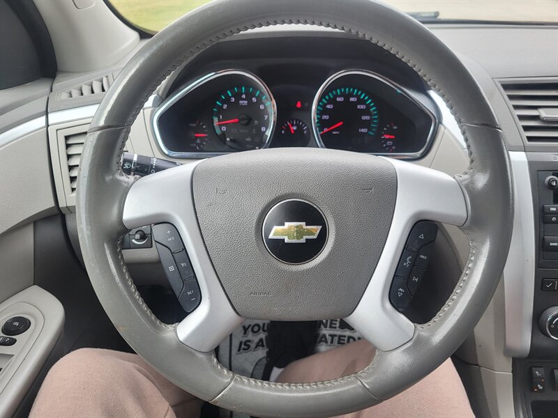 Used 2012 Chevrolet Traverse LT FWD image 16