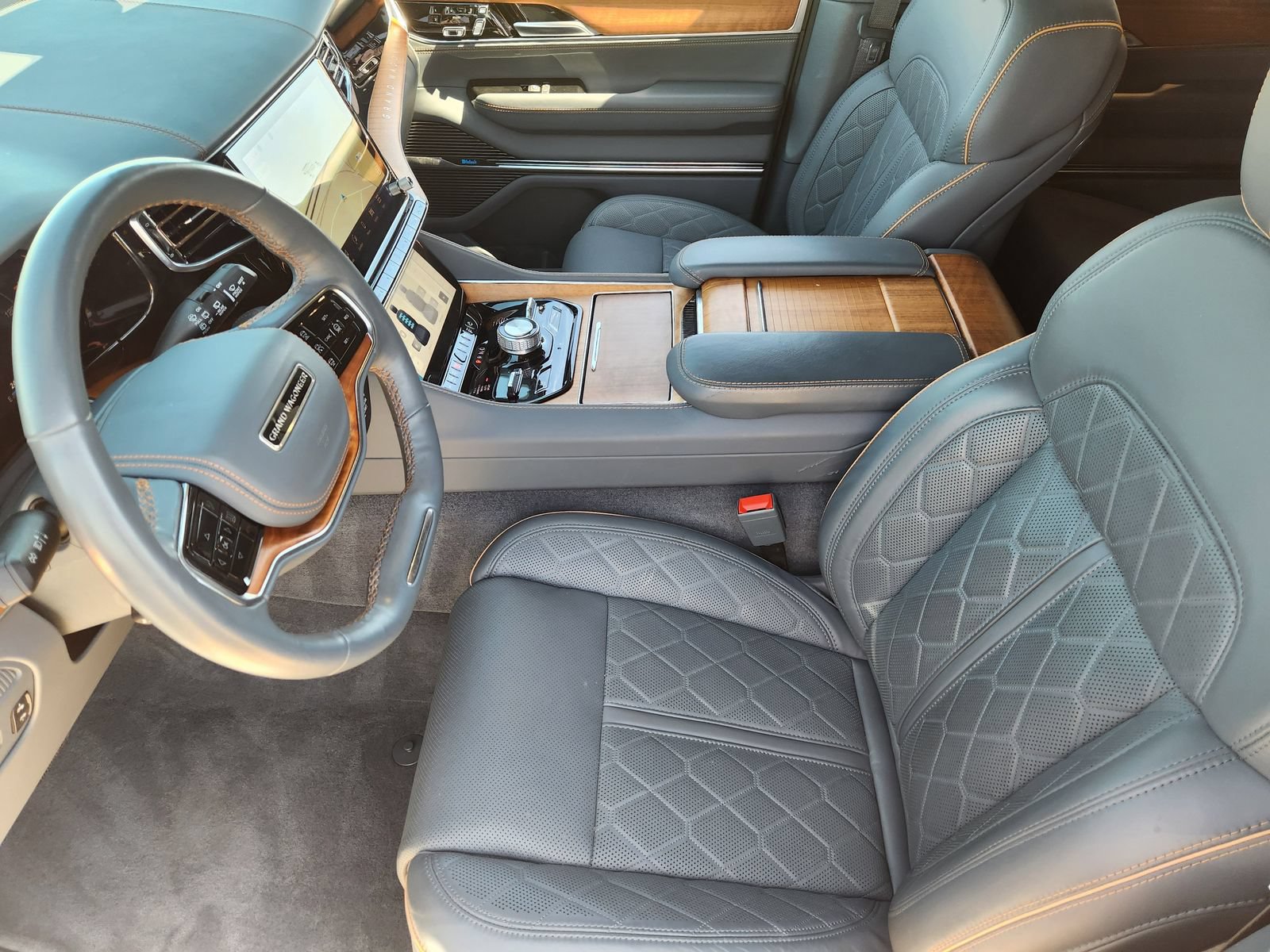 Used 2024 Jeep Grand Wagoneer Series III w/ Flexible Seating Group AWD/4WD image 16
